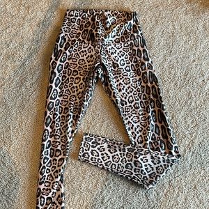 Onzie cheetah leggings